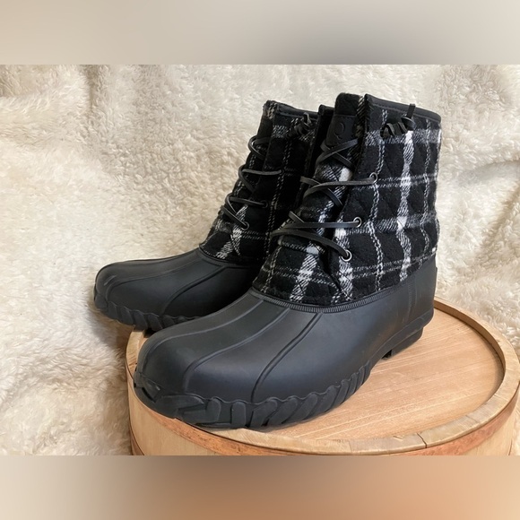 EUC Stq Duck Boots Waterproof Winter Boots Quilted Plaid Black & White Size 11 - Picture 1 of 9